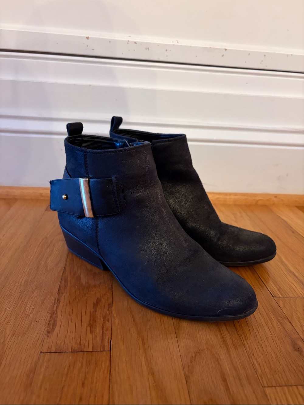 Women’s Size 7.5 White Mountain Black Low Cut Boots Booties Like New Condition i